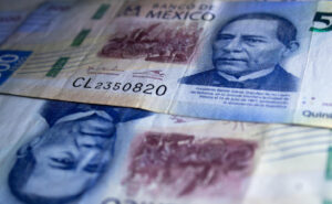 El peso mexicano enfrenta un momento difícil